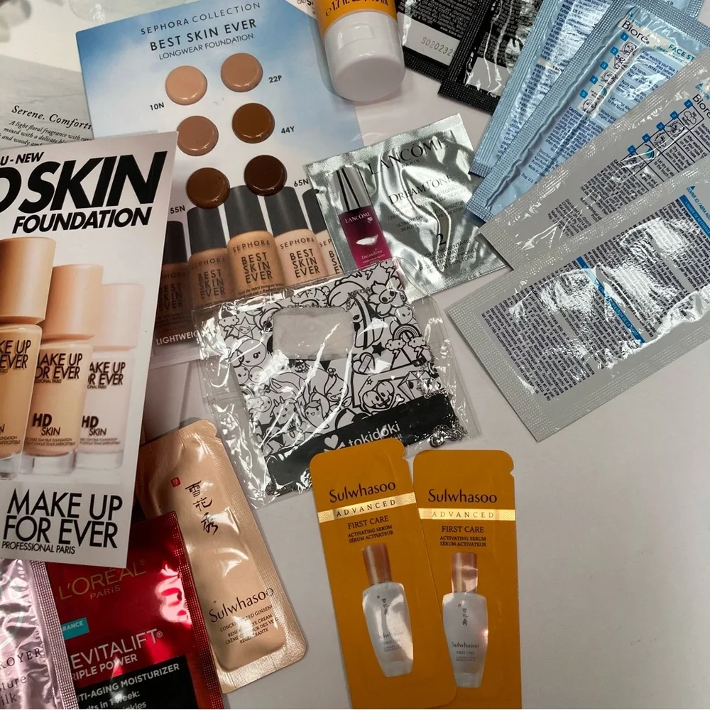 Ipsy cosmetic bag with samples